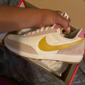 Nike daybreak sneakers